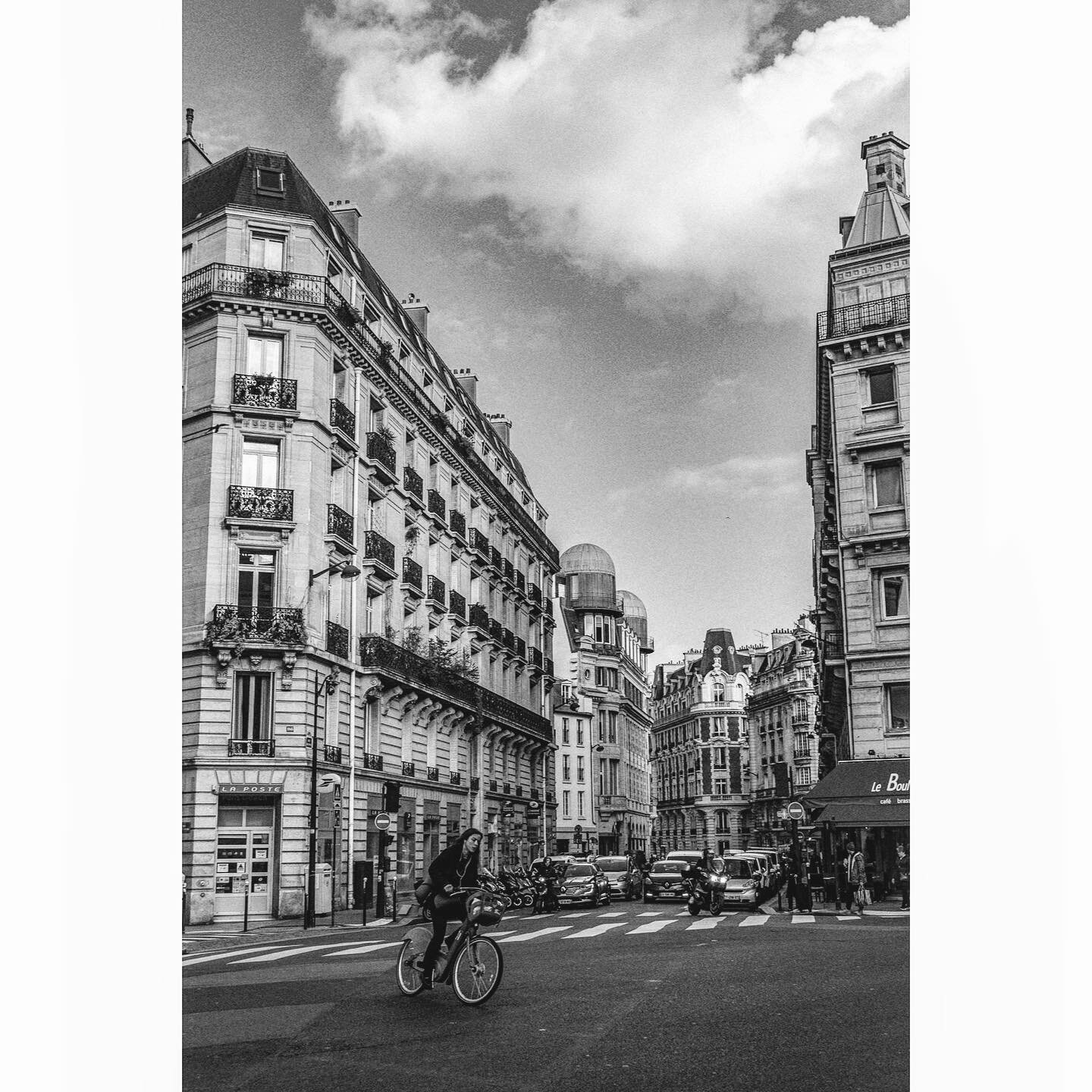 Paris streets 1
.
.
.

#street #magnumphotos #life_is_street #thinkverylittle #reframedmag #eyeshotmag #life_is_scene #capturestreets #photocinematica #minimalzine #bw #bnw #blackandwhite #bnw_demand #streetbw
#bnw_artstyle #paris #france