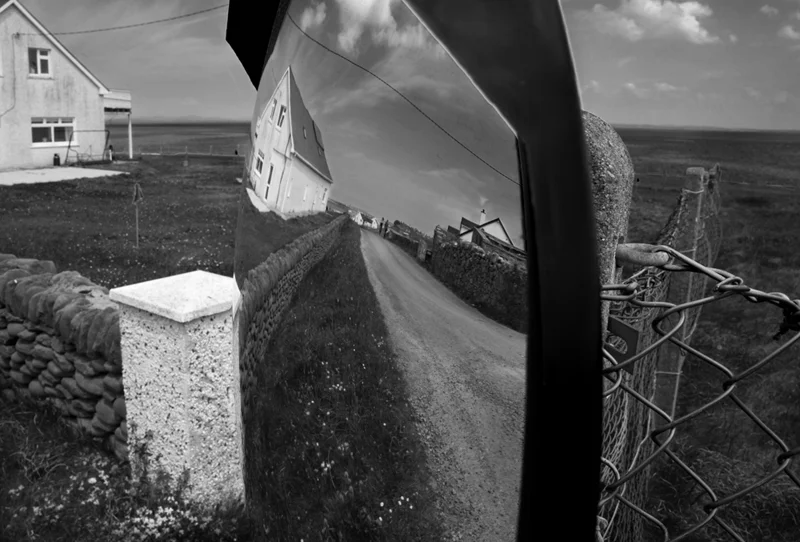 mirror_house_furthercrop_bw_6818.jpg