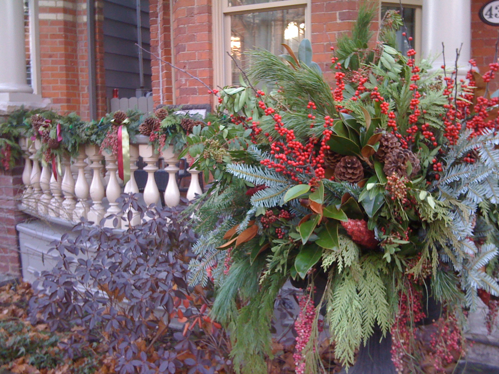 traditional natureal winter urn