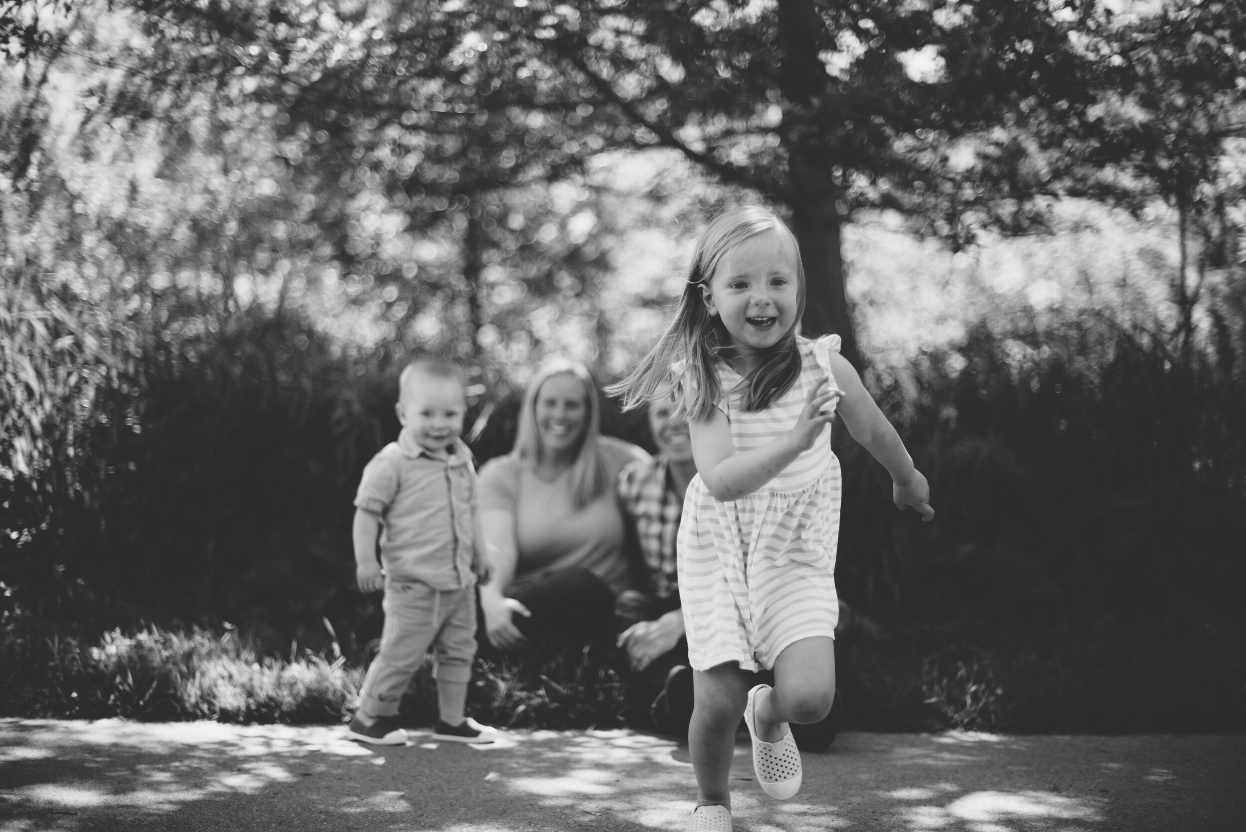 runing in the park family photoshoot.jpg