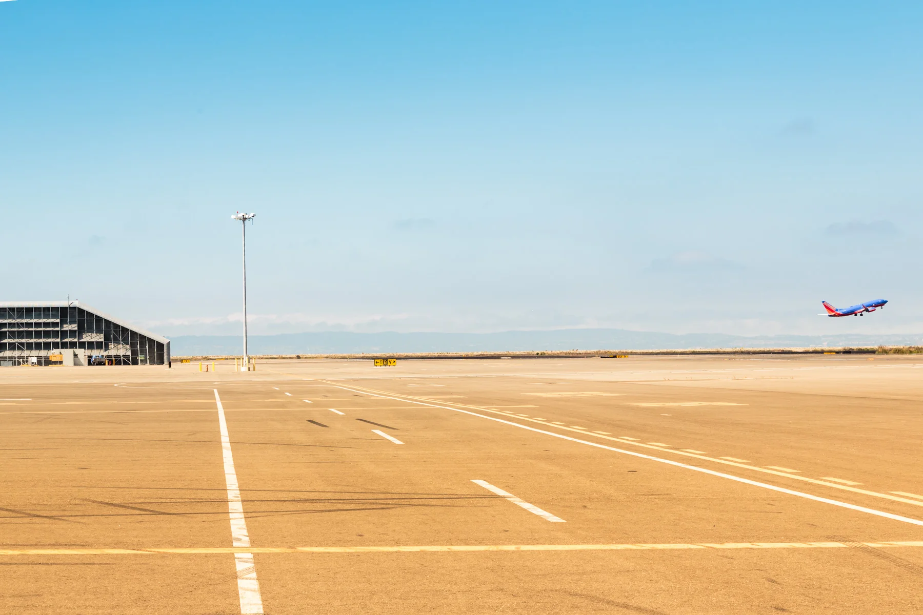 port_of_oakland_aviation_takeoff_1800.jpg