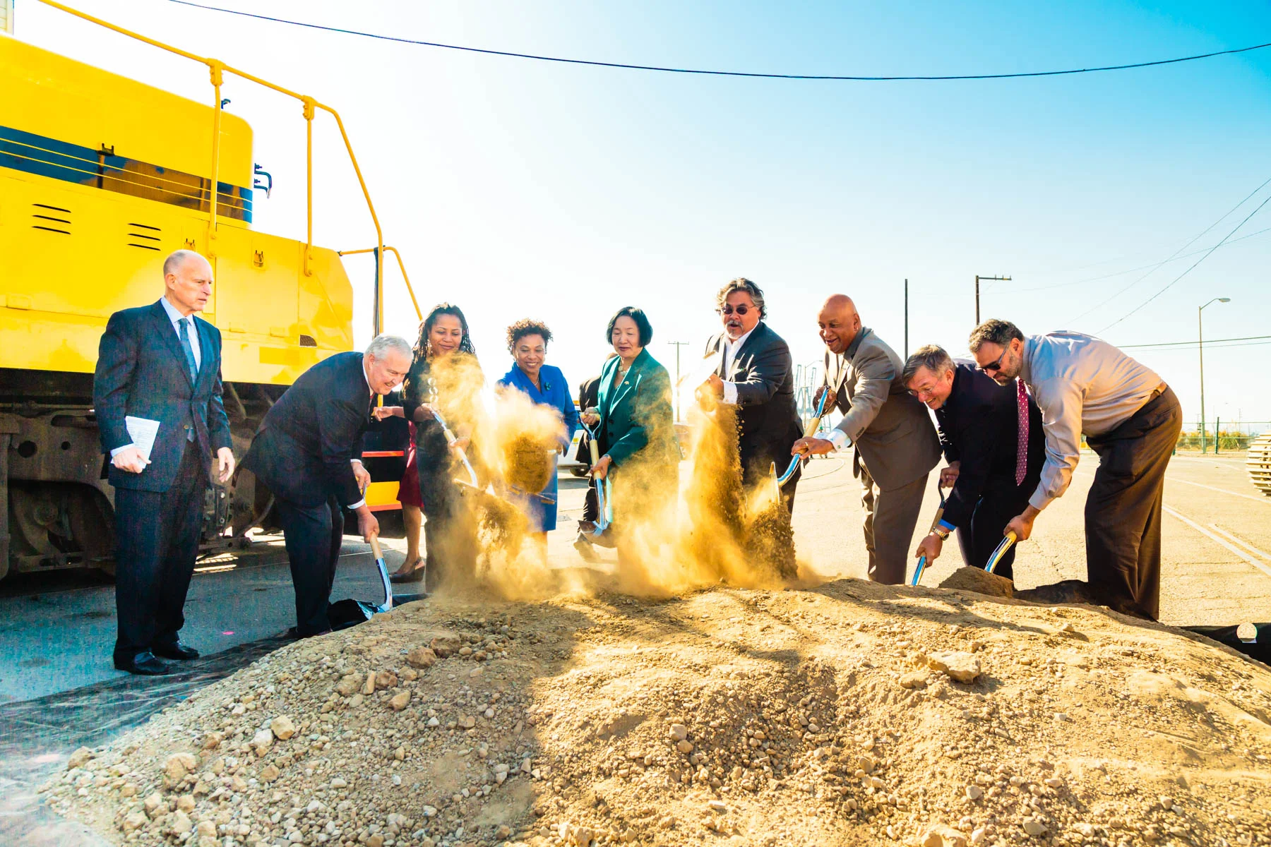 port_of_oakland_1800_shovel.jpg