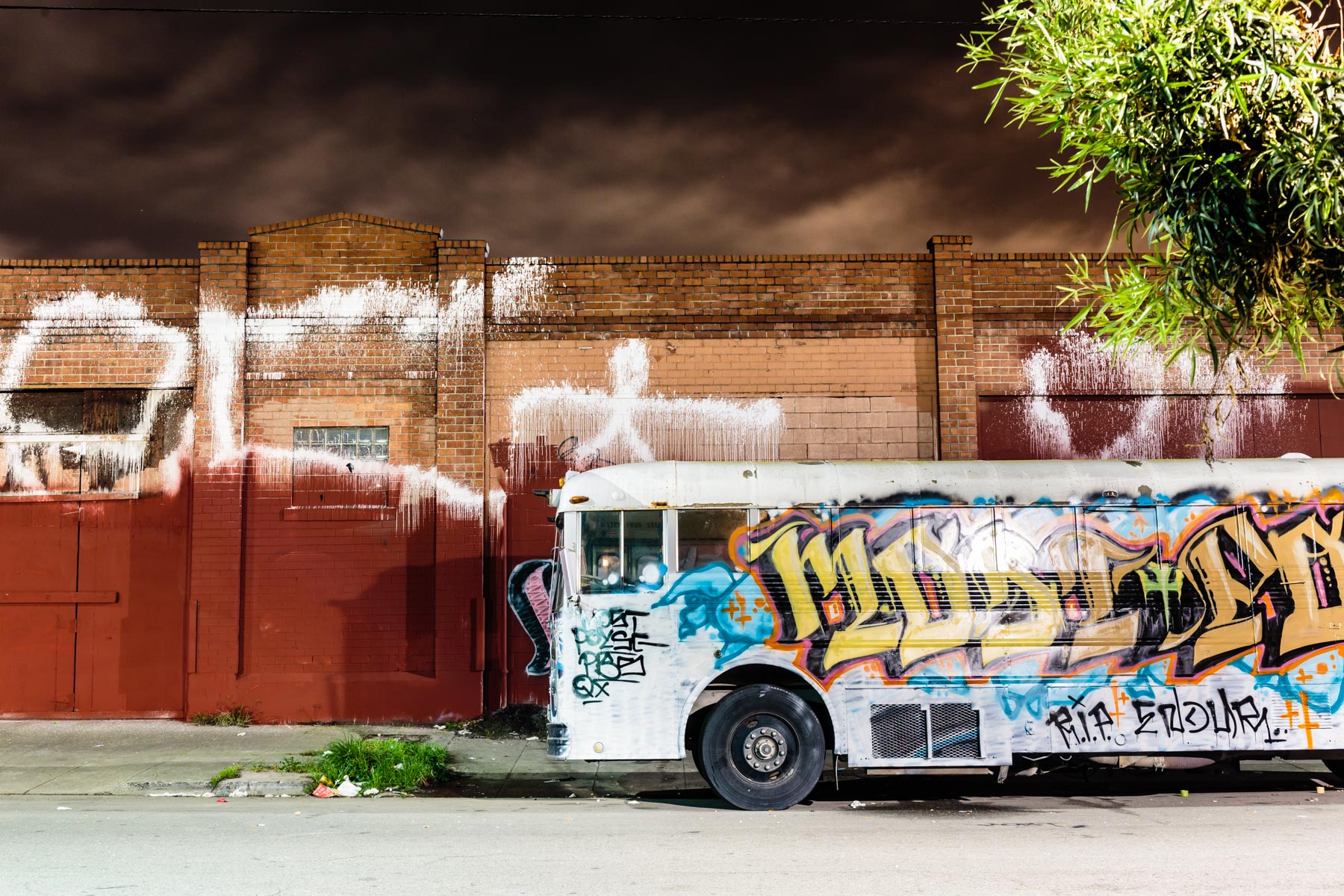 architecture_1800_anyon_bus_night_grafitti.jpg