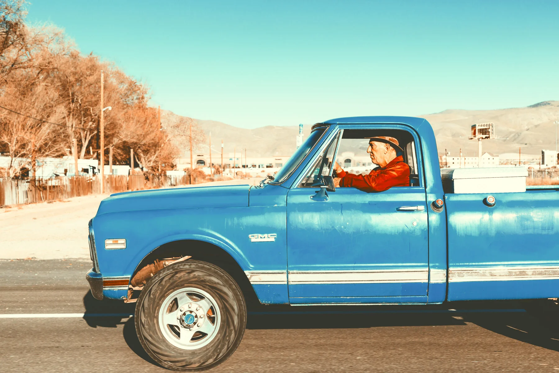 1800_man_truck_reno.jpg
