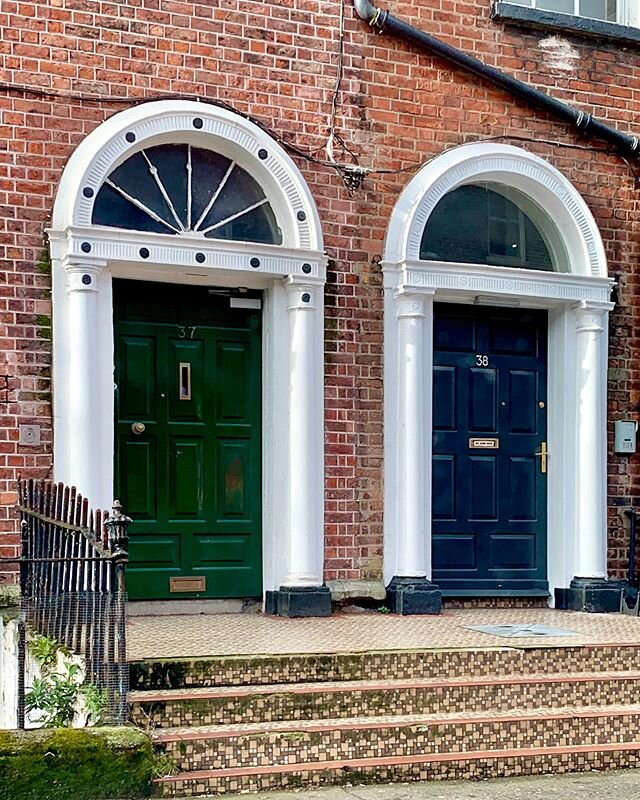 Scenes from a few hours in Dublin last year.
.
.
#armchairtravel #latergram #dublin #lookingup