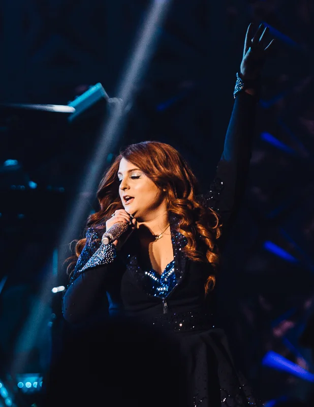 Meghan_Trainor_Hailee_Steinfeld_Denver_Bellco_07262016-8.jpg