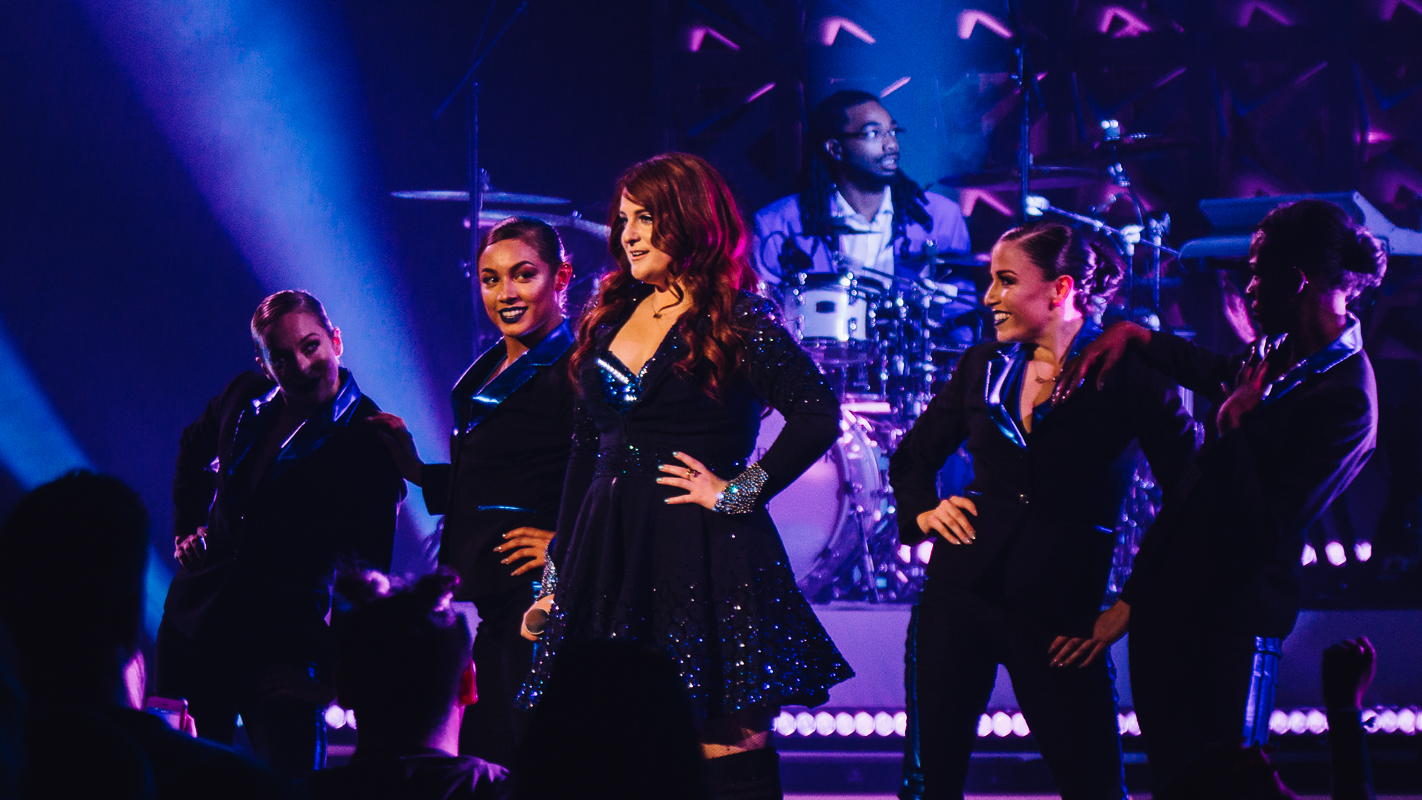 Meghan_Trainor_Hailee_Steinfeld_Denver_Bellco_07262016-10.jpg