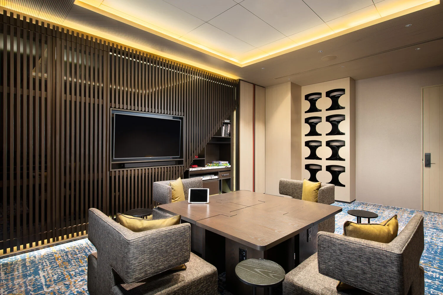 20190523_Wilson_Swissotel_65F Meeting Room 2_Raw16873.jpg