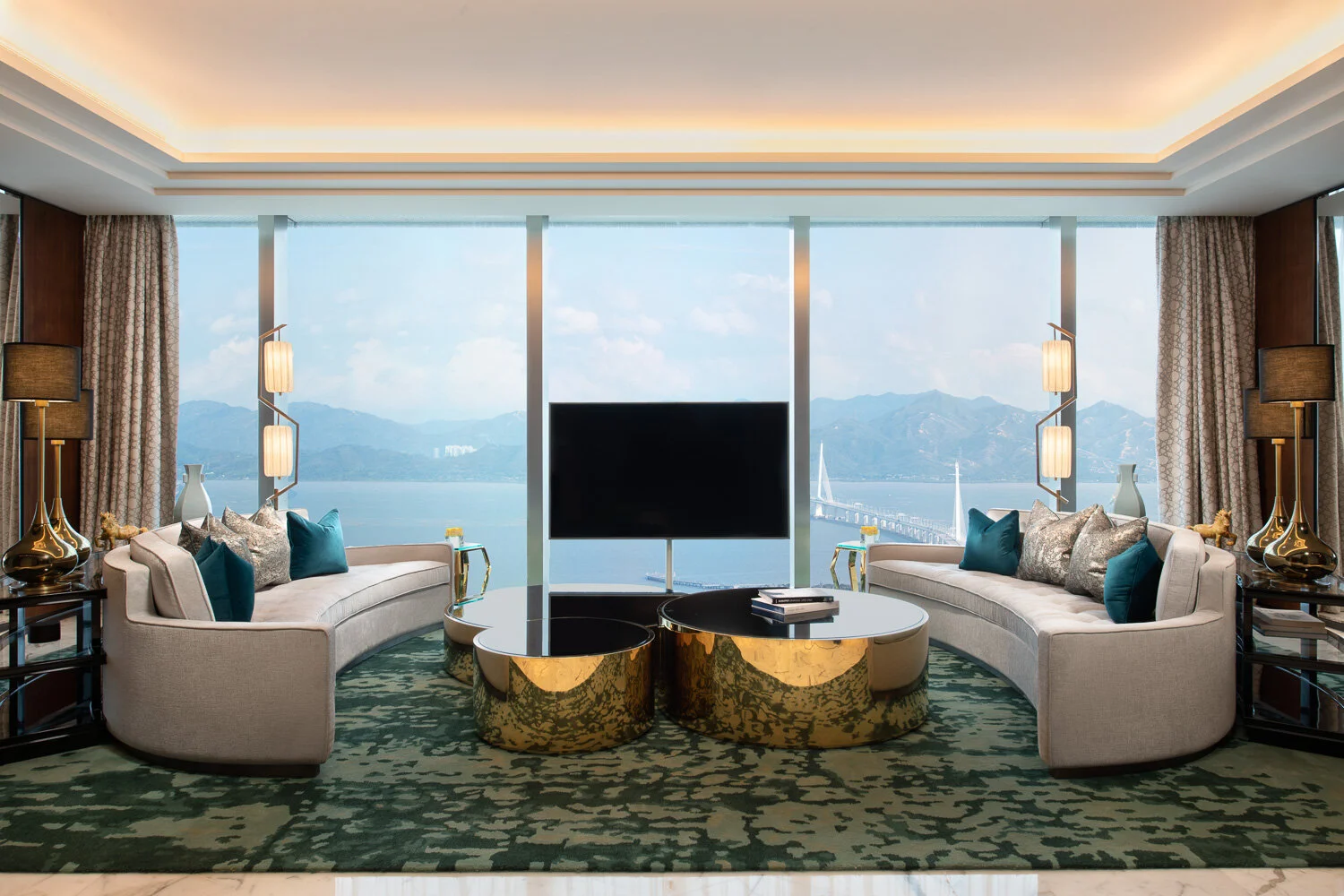 20190506_Raffles_Suite3.jpg