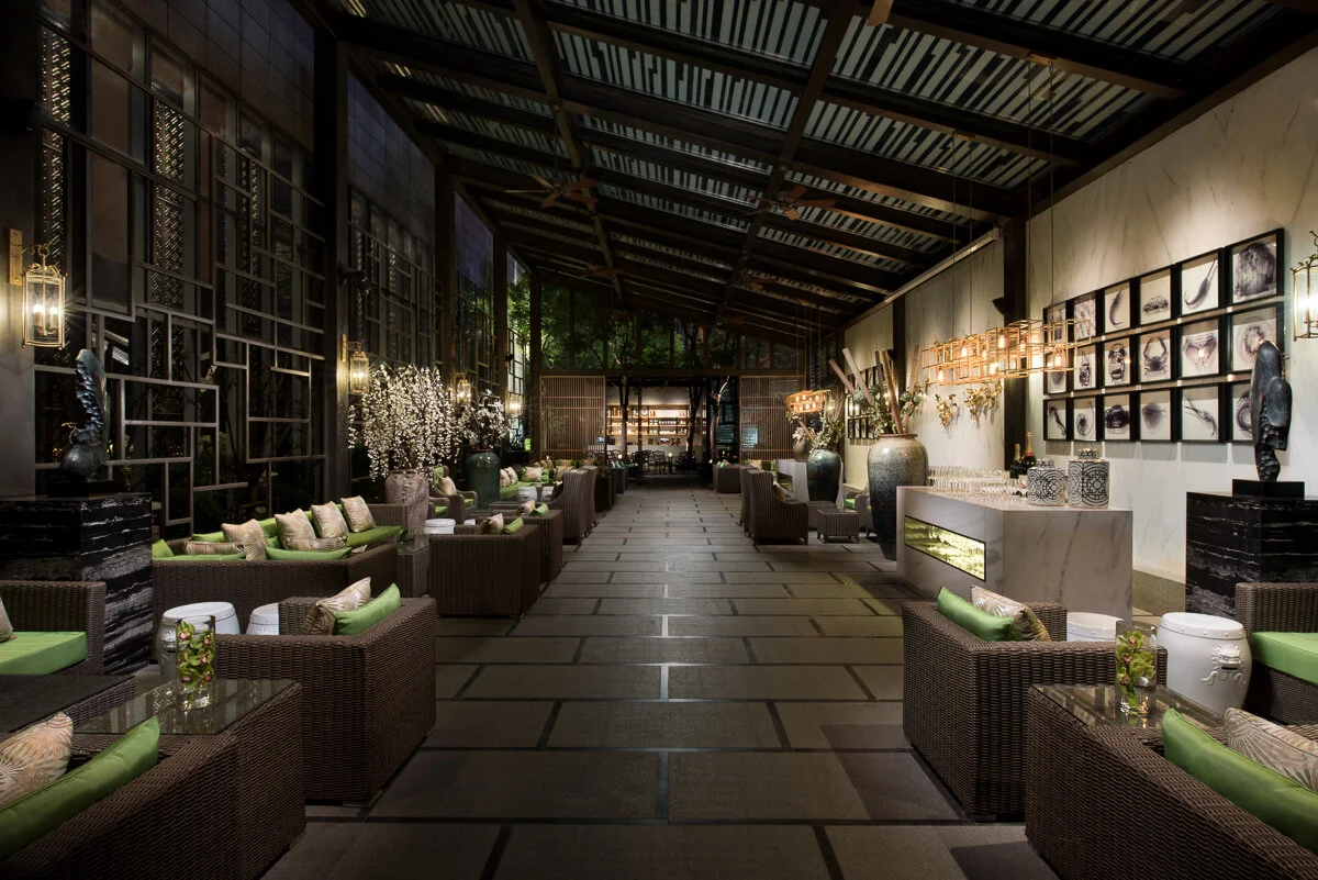 20151012_Interior_InterContinental_Breeze-Garden_Angle3.jpg
