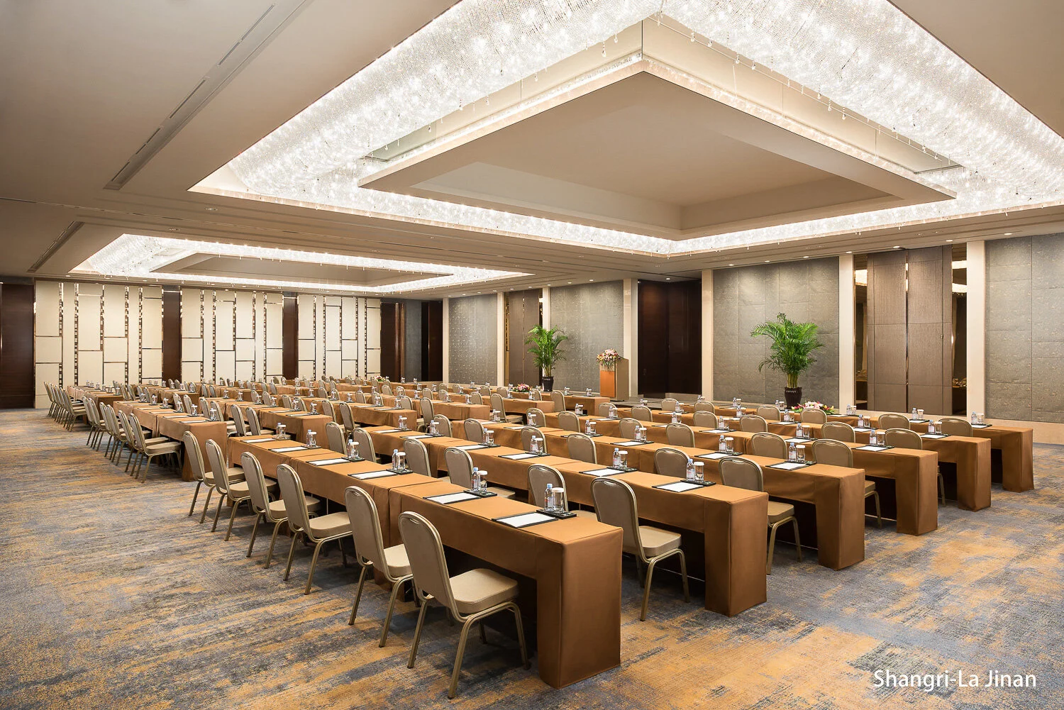 20171210_Shangri-La-Jinan_Junior Ballroom-Classroom set up.jpg