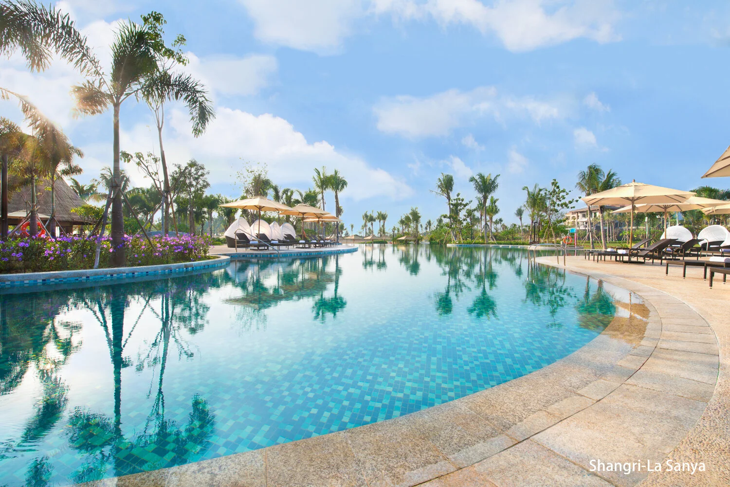 20141017_Shangri-La-Sanya_Exterior_Pool_F.jpg