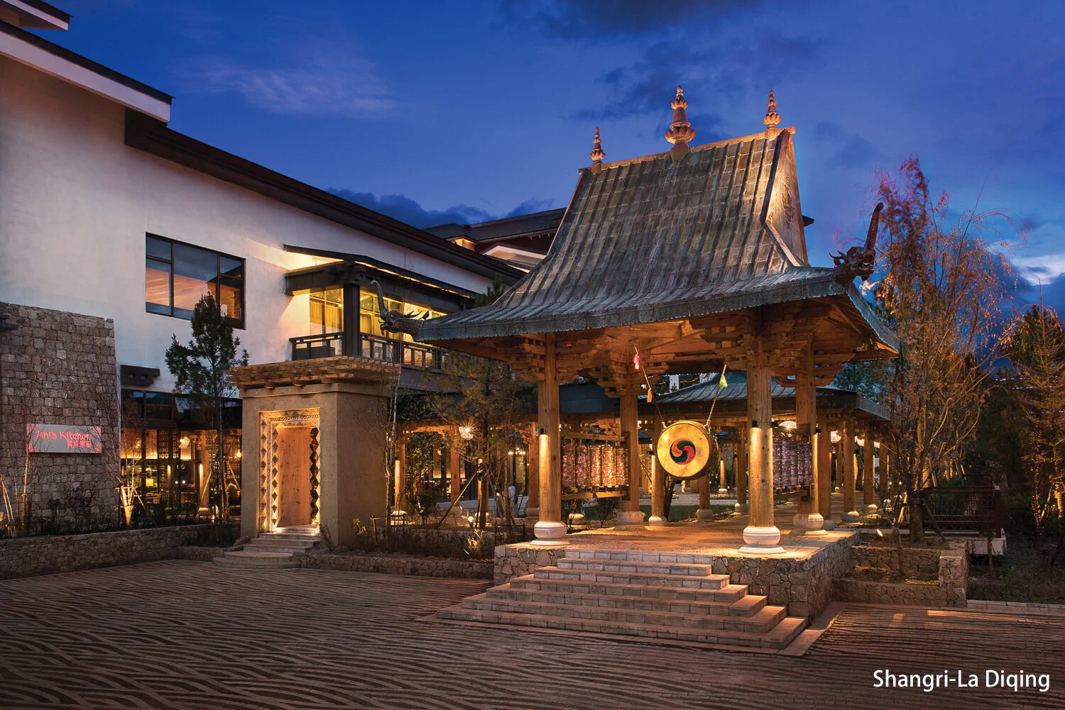 20150722_Shangri-La-Diqing_Tibetan-Pavilion.jpg