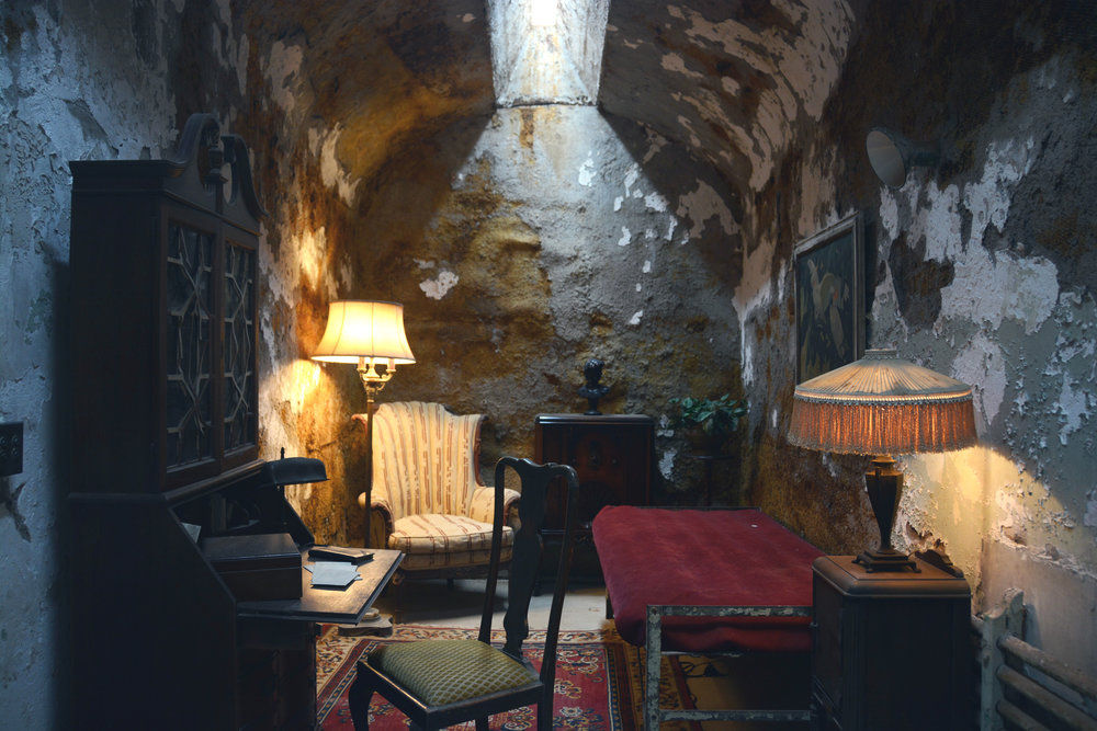  Recreation of Al Capone's jail cell at the Eastern State Penitentiary. No too shabby right? 