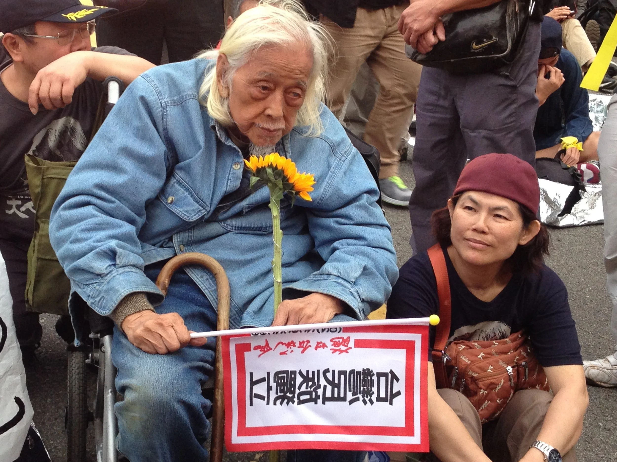 A photo of Bin Hong with Su Beng, March 30, 2014.