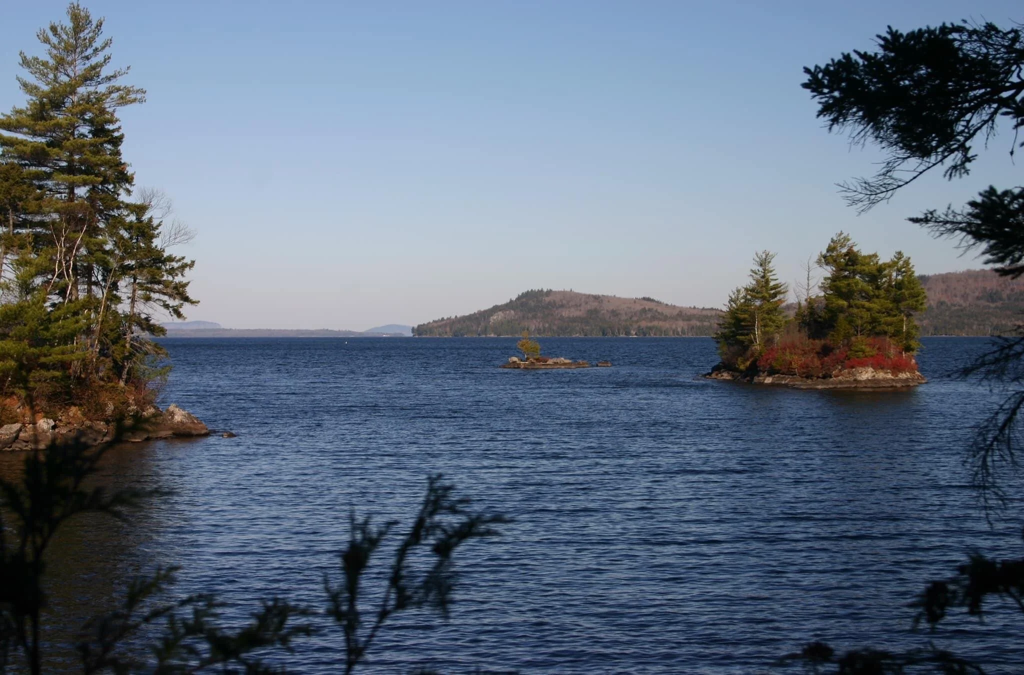 Come, take a moment for a much needed break, and watch as the ripples reveal the breeze as they roll down the lake. 💦 ☀️✨