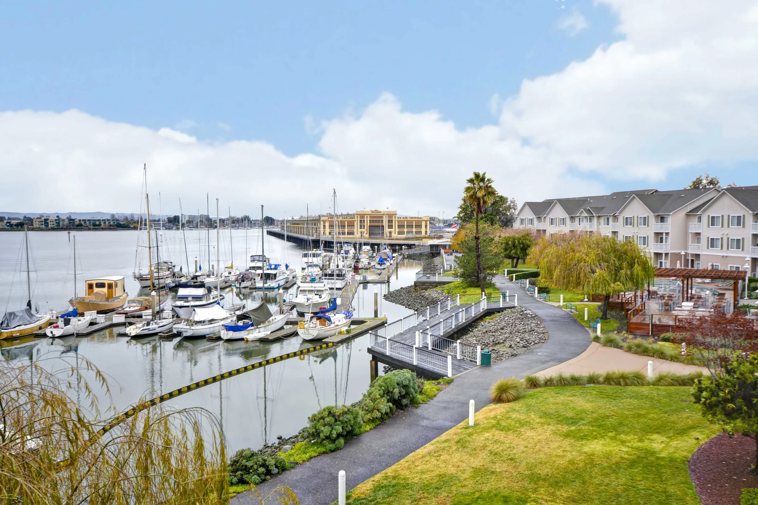 14-HWS-Oakland-Waterview.jpg