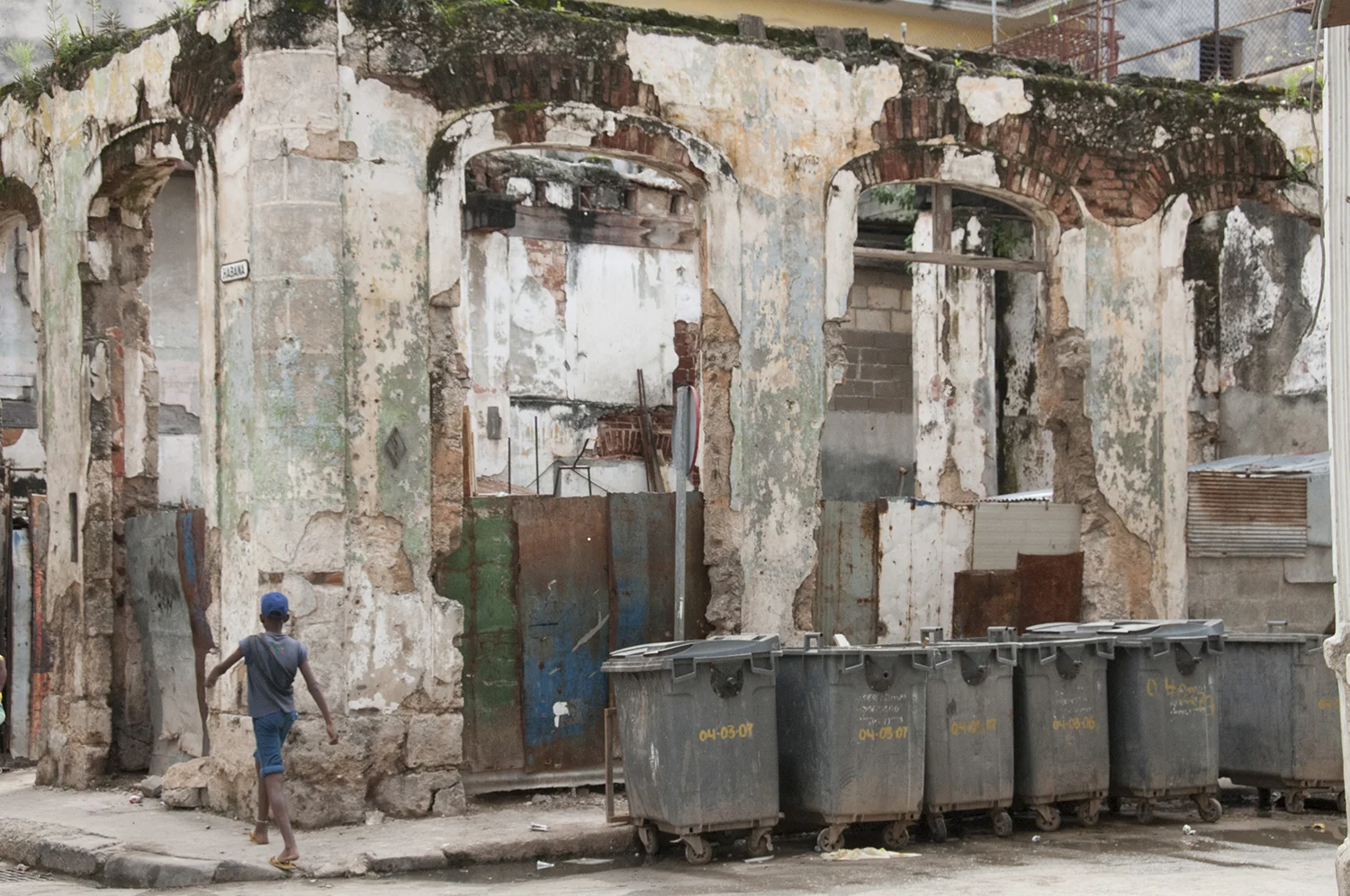 Building in ruins 72DPI.jpg