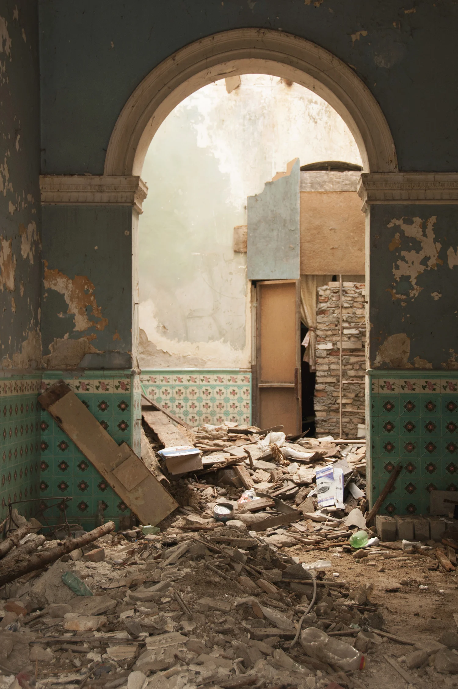 Interior room in ruins 72DPI.jpg