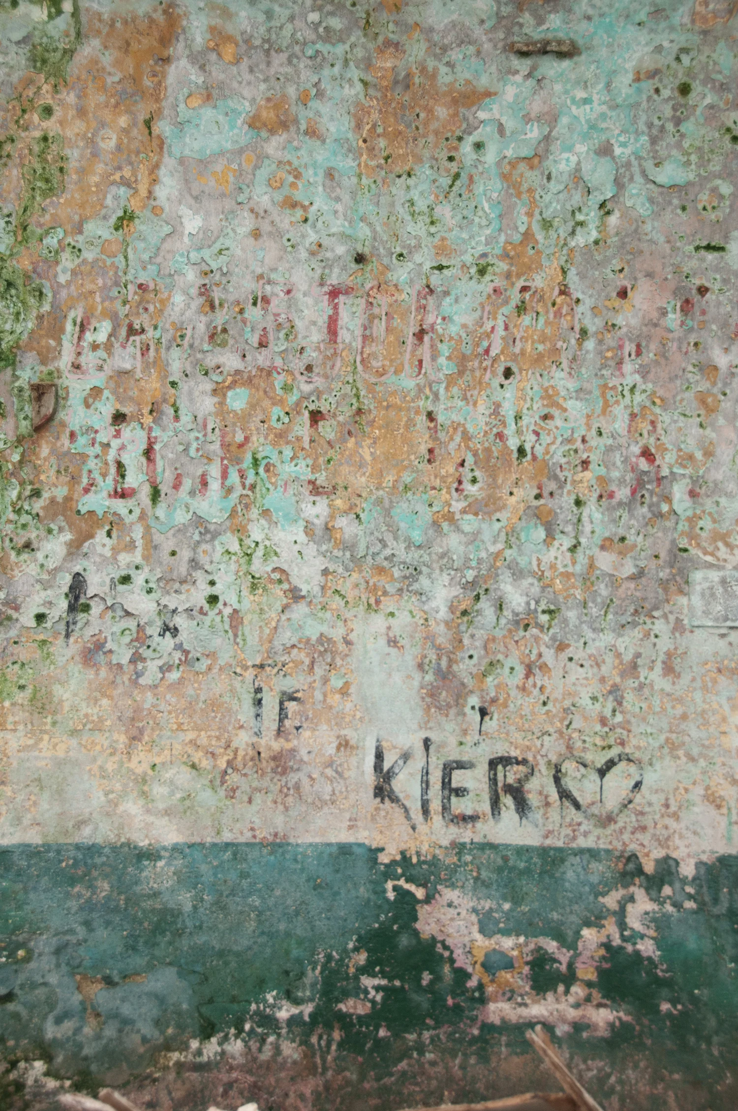 Green textured wall 72DPI.jpg