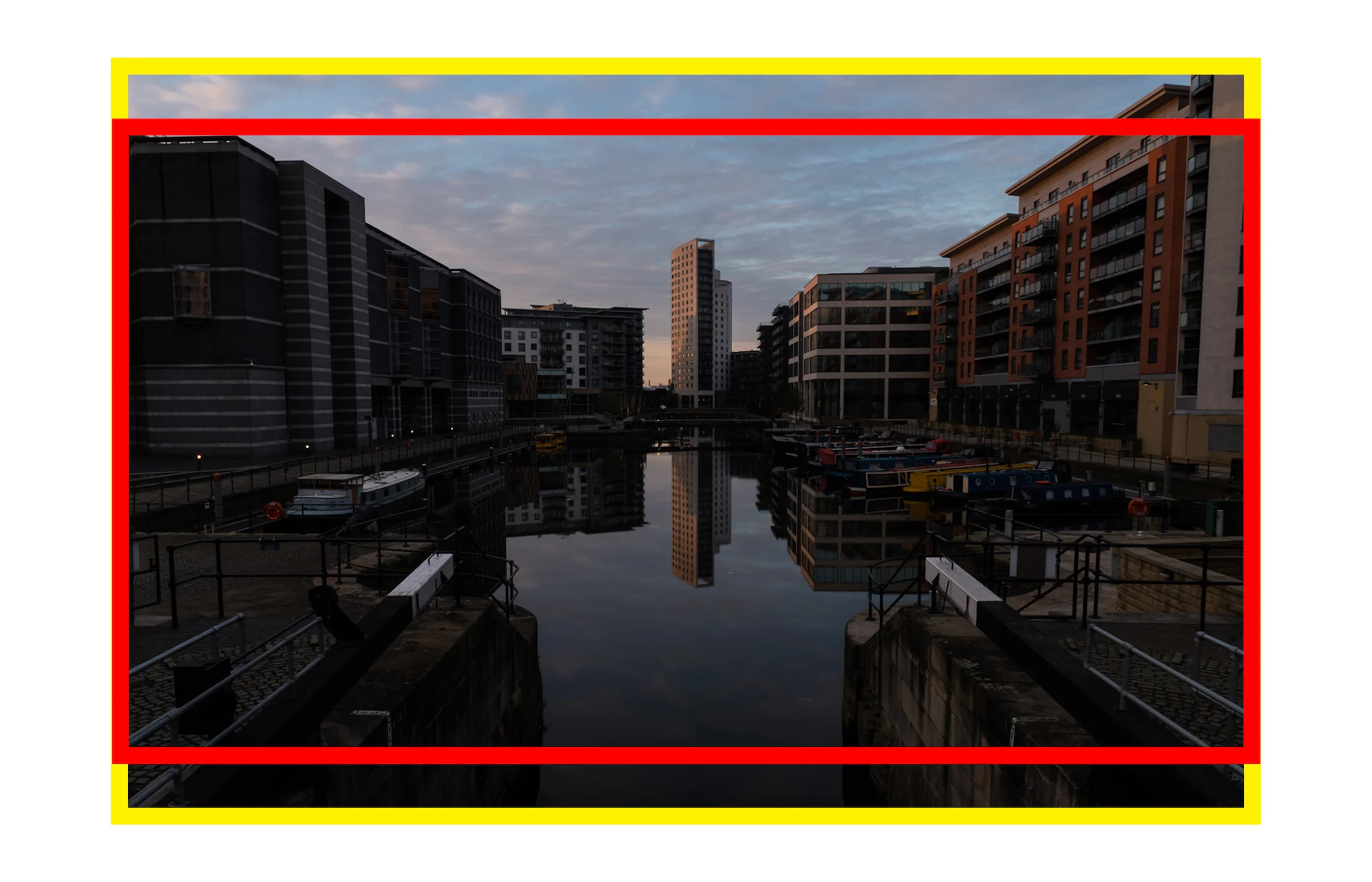 The red line indicates 16:9 ratio, the yellow line indicates 3:2 ratio