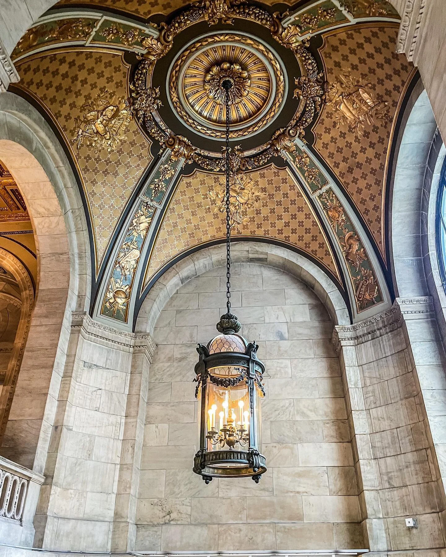 Light the way #NYPL #NY #NYC #explorenyc