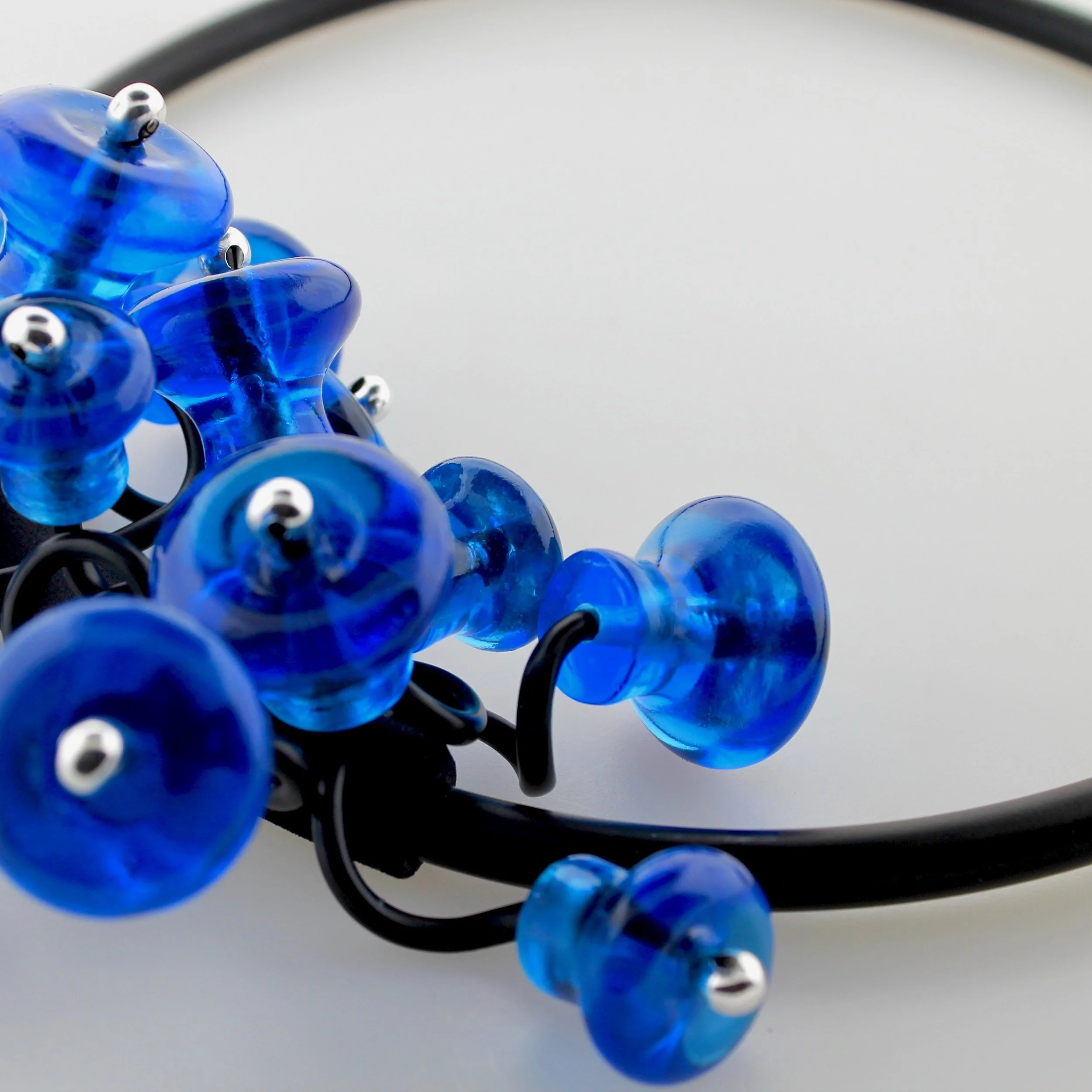 PULL_DETAIL_bead from side .jpg