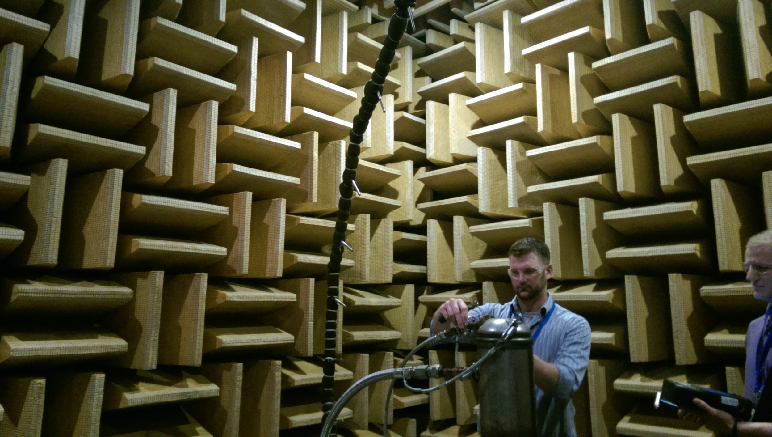 Anechoic chamber for acoustic testing with CoCo-80