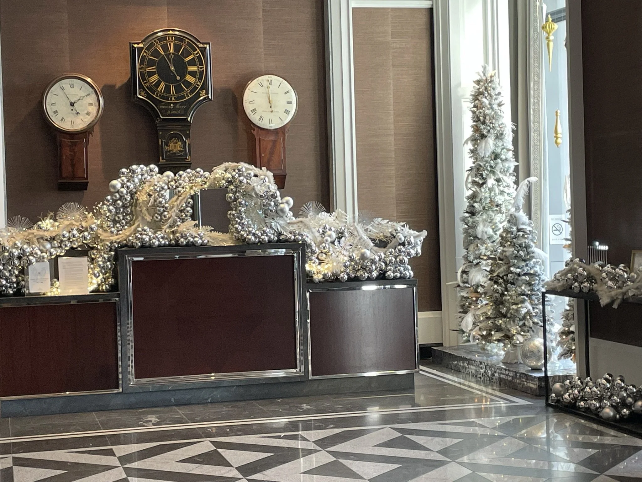 fs-lobby-christmas4.jpeg