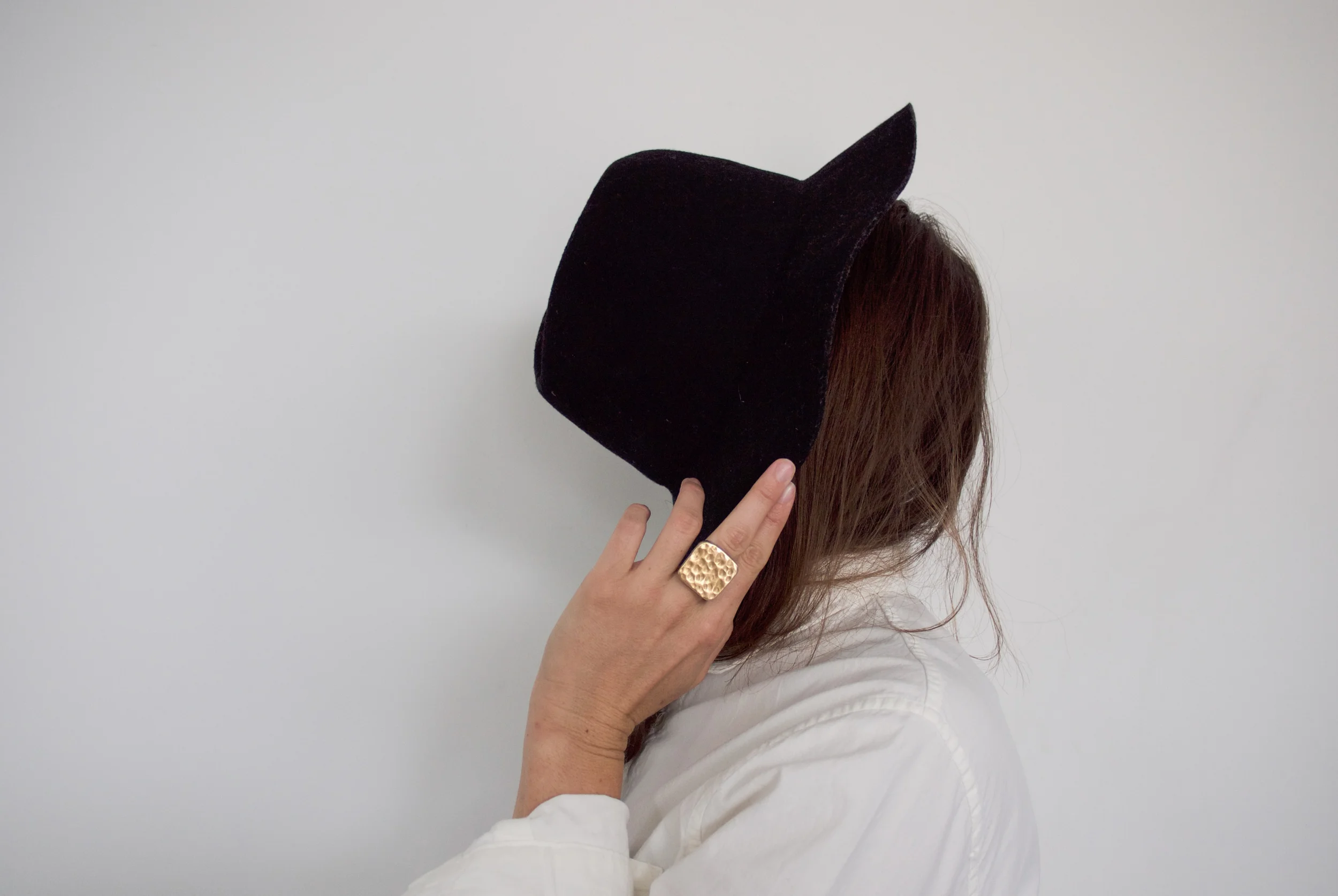 to-be-magnetic-hat-ring-Lacy Phillips