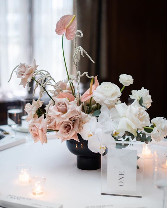 Modern. Architectural. And yet, still feminine. Jon &amp; Bani&rsquo;s wedding was all that and more. Their wedding planned by @filosophi And designed by @spreadloveevents may be one of our favourite floral designs of this season. And it is featured 