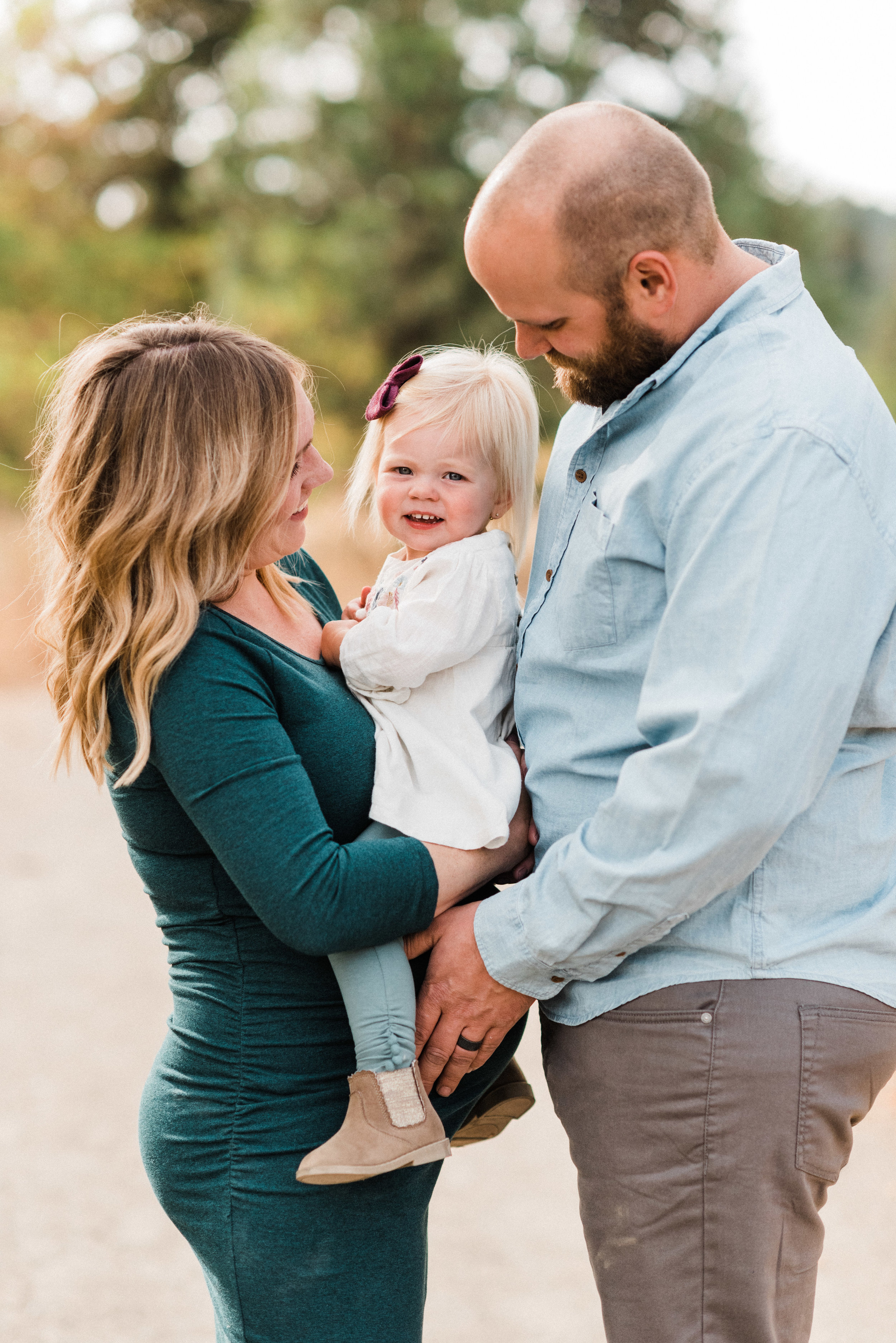 spokane_fall_family_maternity_session (7 of 16).jpg