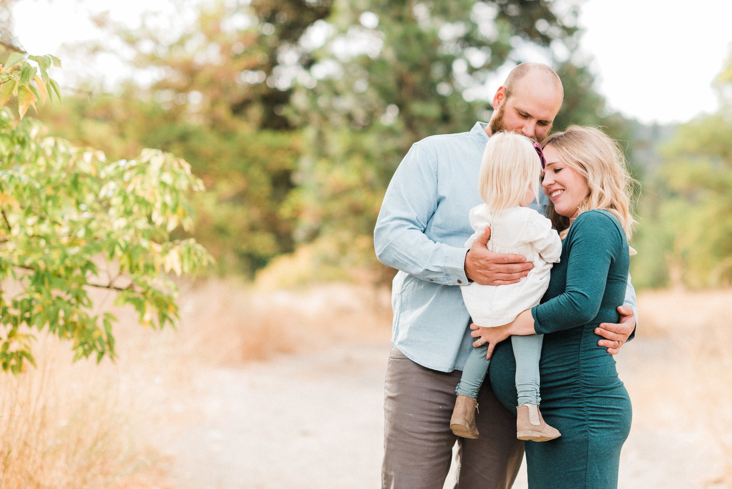 spokane_fall_family_maternity_session (13 of 16).jpg