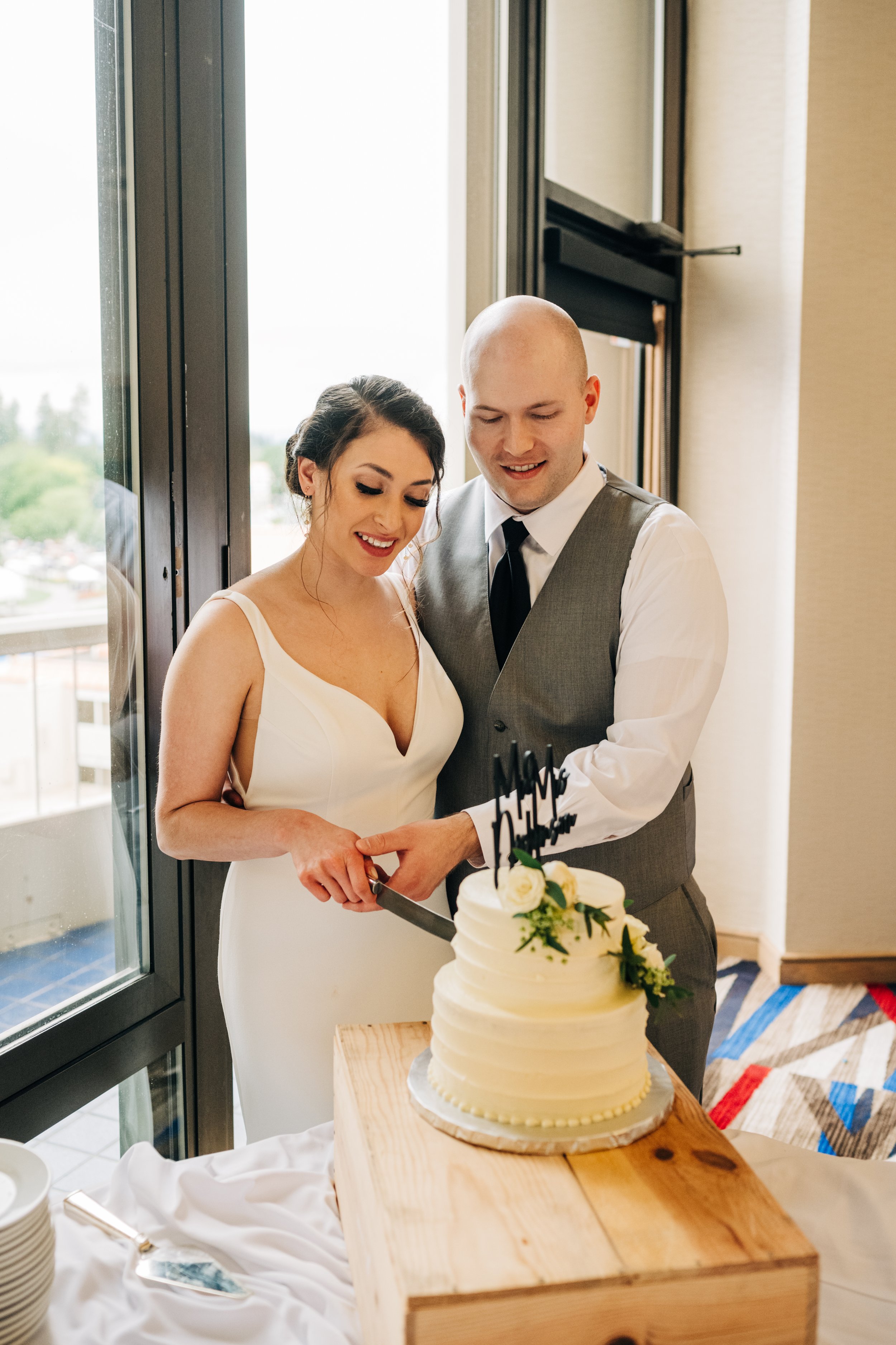 bride and groom cutting cake