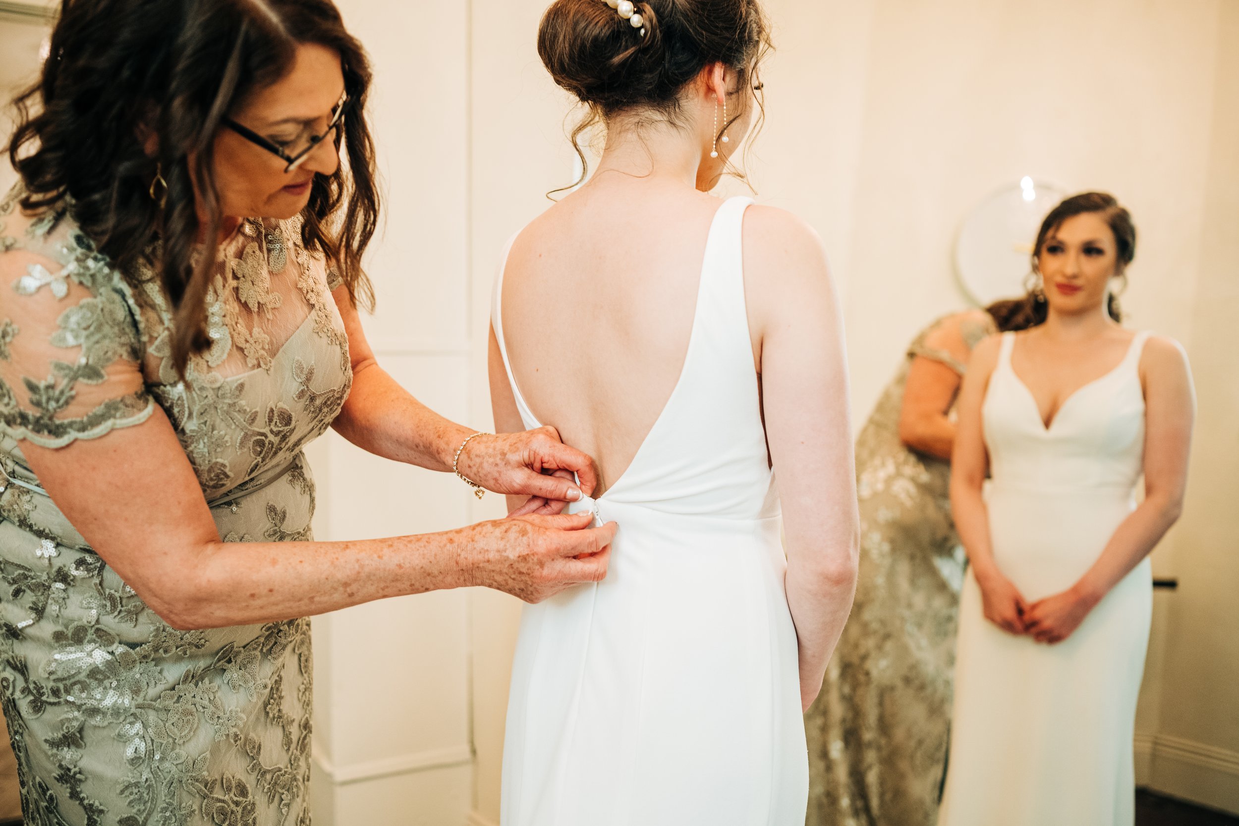 bride and mother getting ready