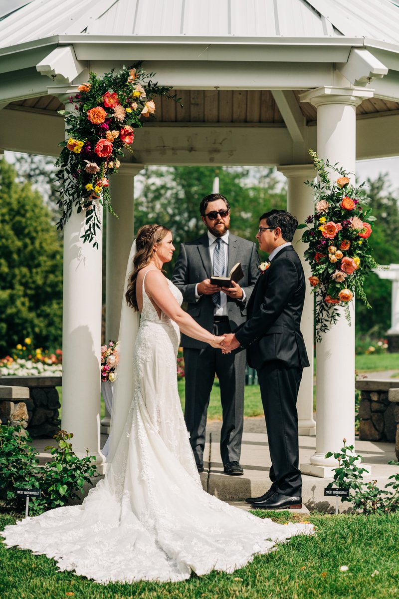 weddding ceremony at the rose garden Manito Park