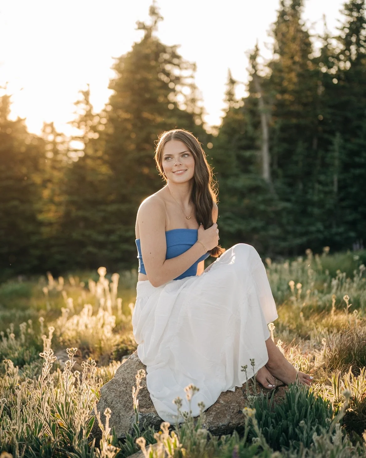 We battled the bugs all night long to get these shots, but it was totally worth it!!! So beautiful @karlee_attaway26! ❤️#kcesenior #kcenglandphotography #spokanephotographer #classof2026 #goldenhour #spokaneseniorportraits