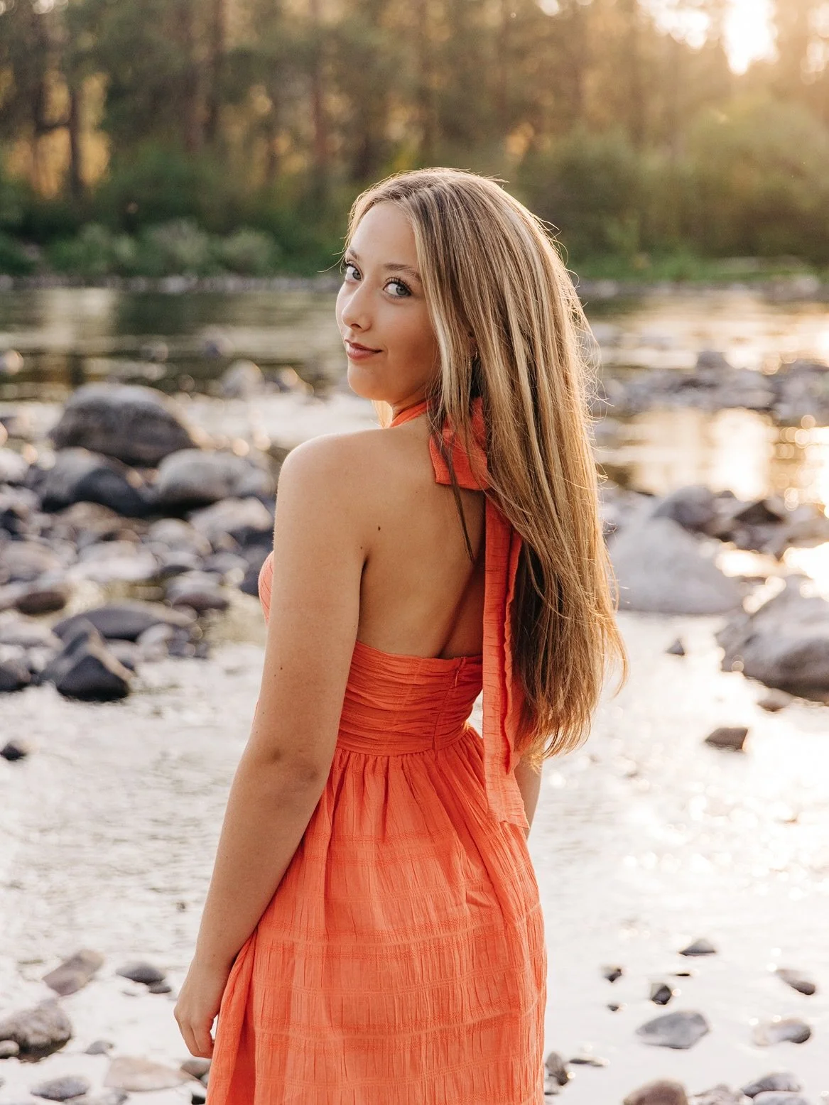 Senior Sunday for Sophia! Three beautiful looks captured by my team photographer, @scheel.studios, and edited by me. #ss #kcenglandphotography #spokanephotographer #seniorportraits #classof2026 #spokaneaeniorphotographer