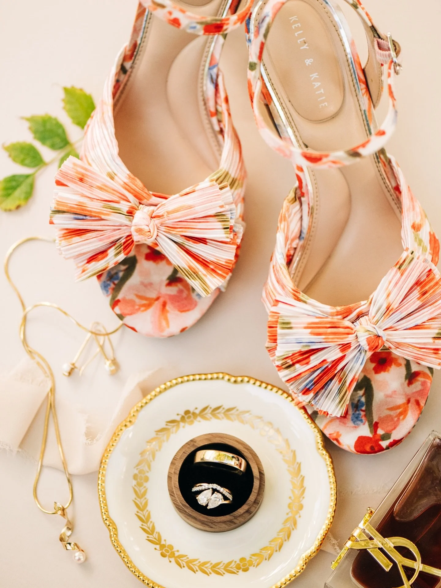 happy 🎶 LIFE OF A SHOWGIRL 🎶day to all who are celebrating!! 🧡 My early favs are opalite, eldest daughter, wish list, and honey! But who am I kidding&hellip;they are ALL so good!!

Cutest wedding shoes ever belong to my beautiful bride from last w