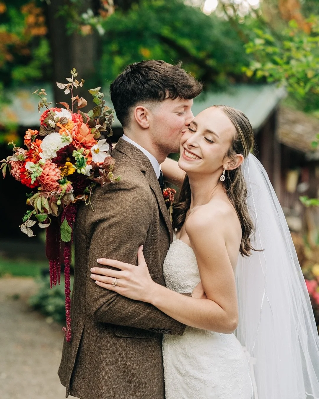 A meaningful day rooted in family and home. The groom&rsquo;s parents purchased this property just four years ago, making it incredibly special to see it become the place where he and his bride said &ldquo;I do.&rdquo; With all ten of his brothers st