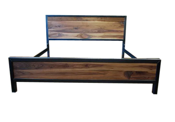 Custom-made ''INdustrial'' Bed personalized by your choice of paints and dimensions. Dim: 160x195x100 ( to order at €550 + mattress)