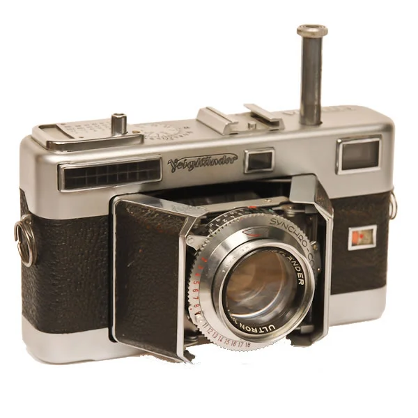 Voigtlander Vitessa 1954. 35mm folding camera with barn doors in front. The long plunger extending from the top of the camera was powered a fast winding system. From that it got its name Vitessa.