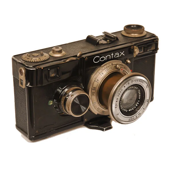 Zeiss Ikon Contax 1E 1932. Top quality rangefinder 35mm camera. The camera line was made from 1932 til 1961 with a stop from 1944-1952.