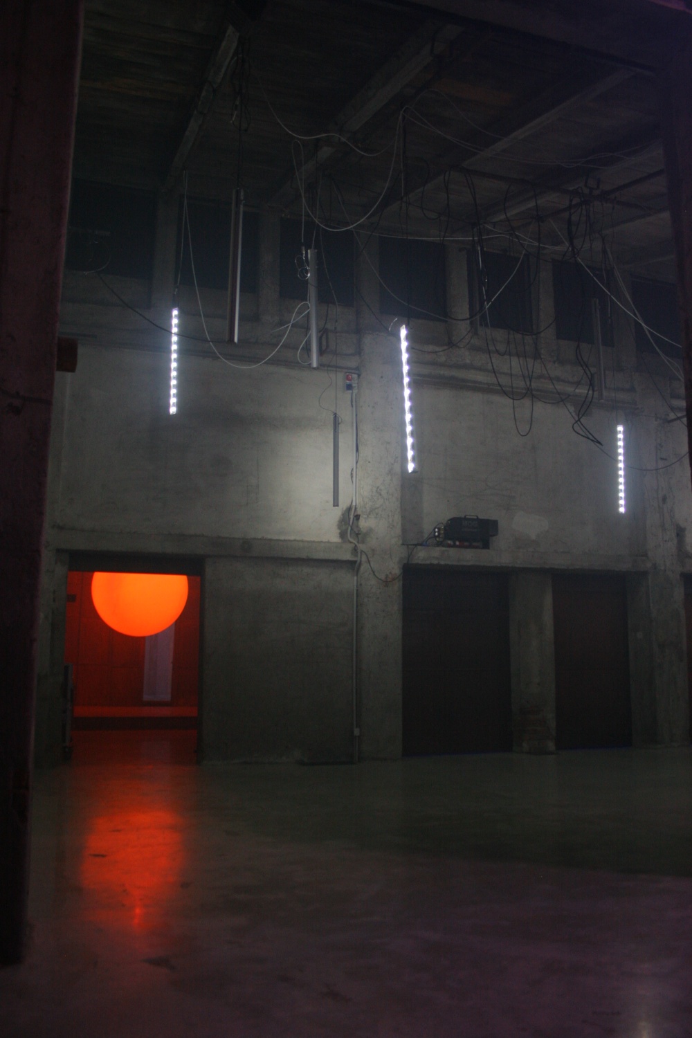  with light regards,
an installation by AJ Weissbard
Segheria, Milano, 2006
© photo by AJ Weissbard, 2006 