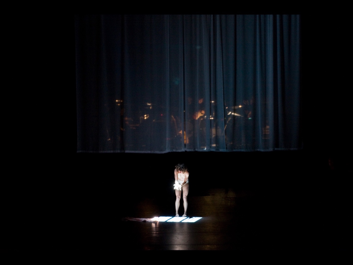  Drifitng and Tilting
the Songs of Scott Walker
Barbican Theatre, London, 2008
© photo by Sam Collins 