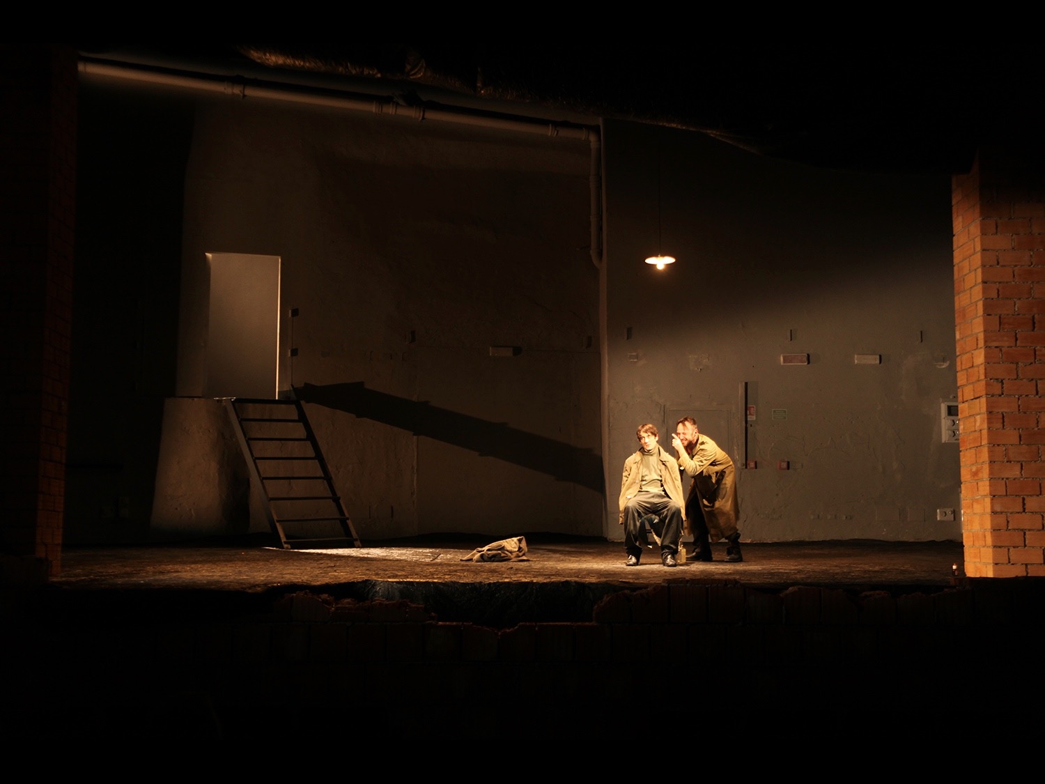  In the Company of Men
Teatro Grassi, Piccolo Teatro, Milan, 2011
© photo by AJ Weissbard 