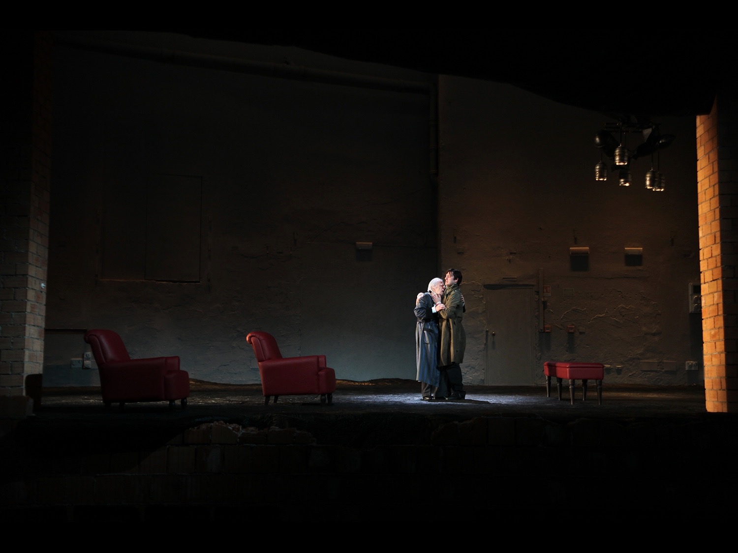  In the Company of Men
Teatro Grassi, Piccolo Teatro, Milan, 2011
© photo by AJ Weissbard 