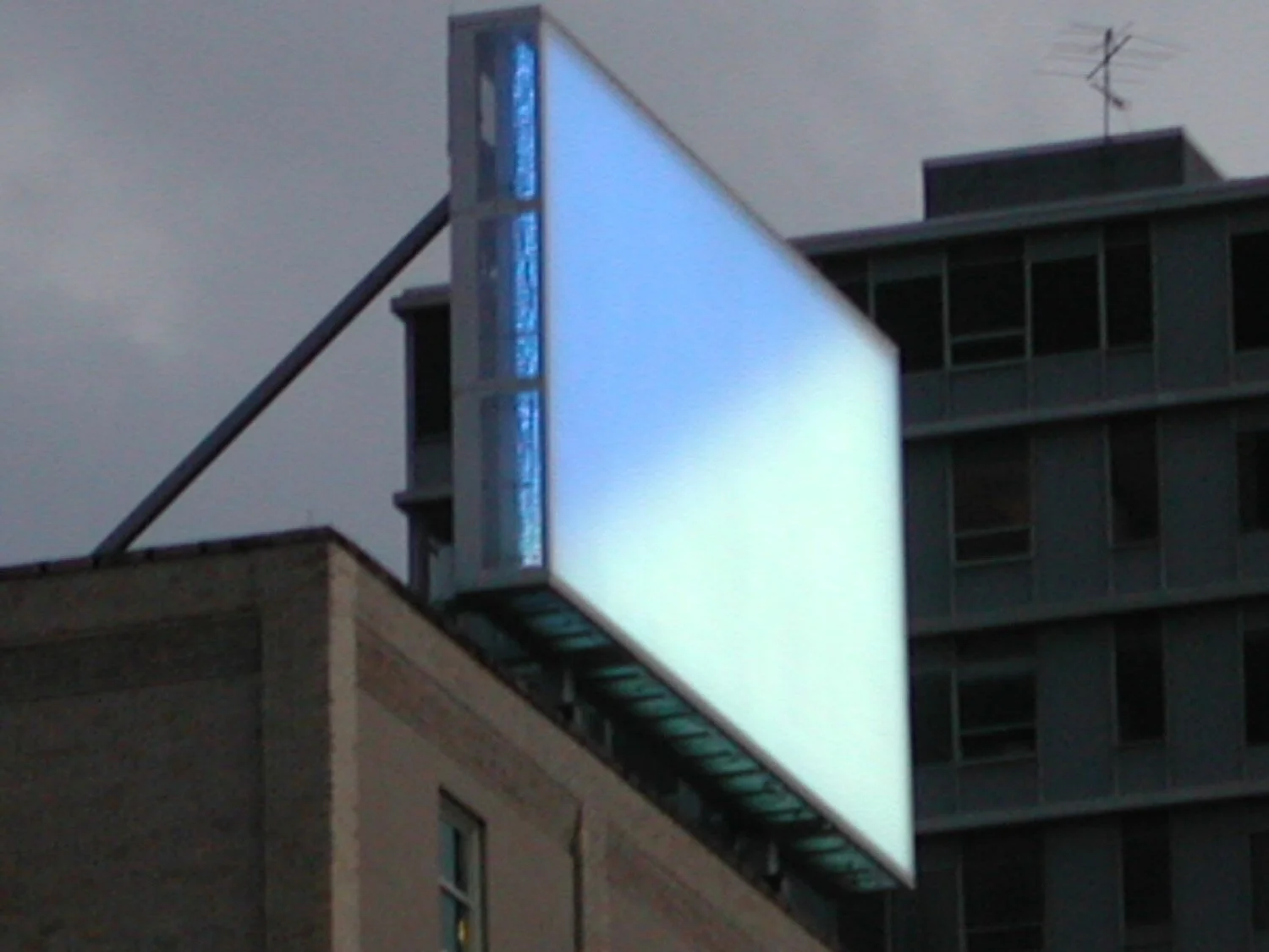  Billboard
the Skyline, Pittsburgh, 2001
(photo courtesy of Gluckman Mayner Architects) 