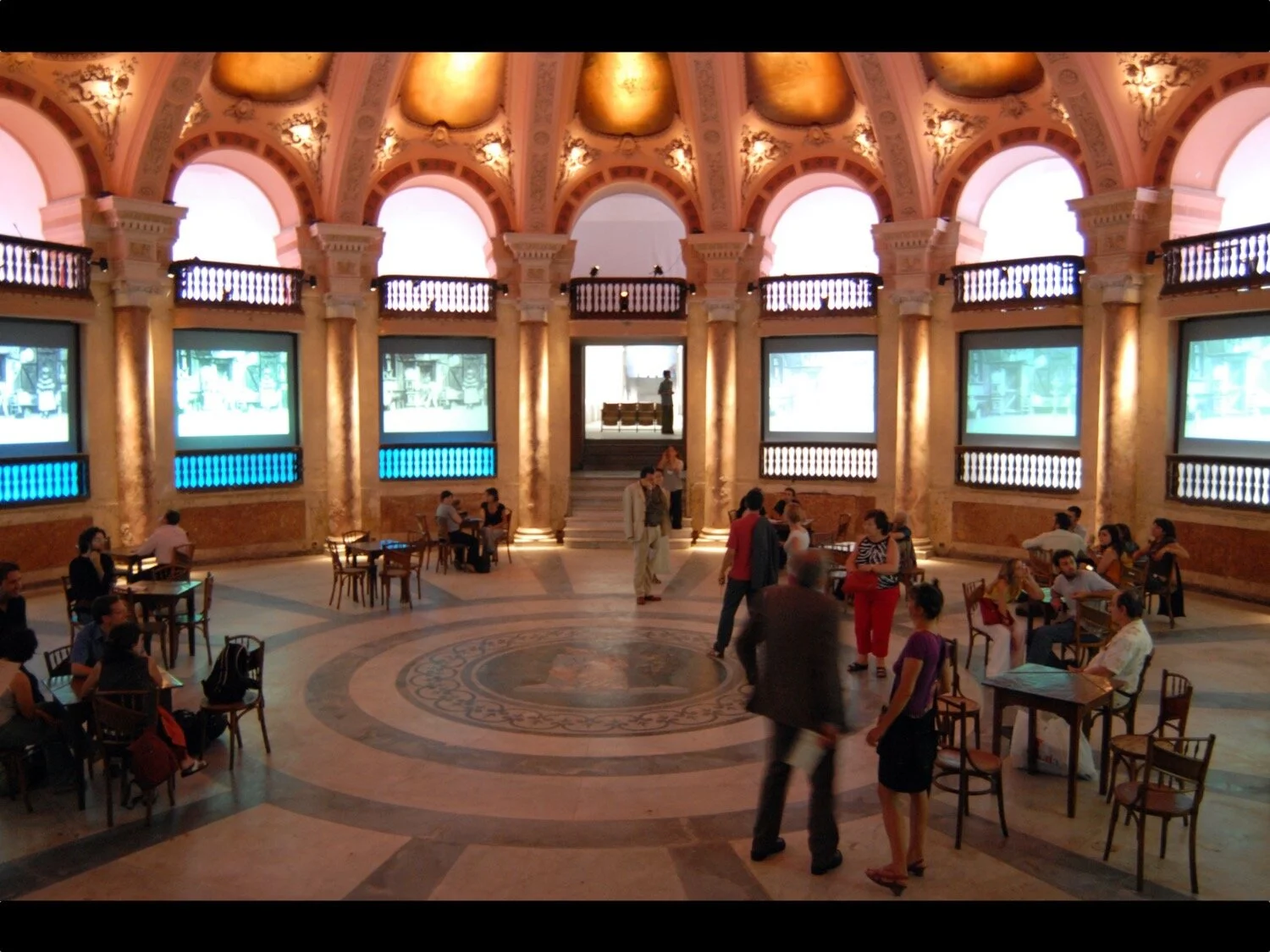  Cinema: Atlas of the Imagination
Salone Margherita, Galleria Umberto I,Naples, 2006  
(photo courtesy of Telecom Italia) 