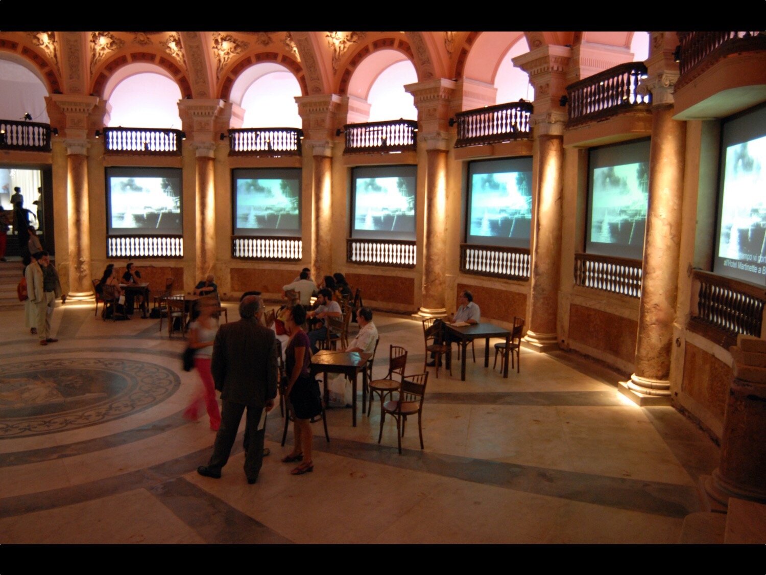  Cinema: Atlas of the Imagination
Salone Margherita, Galleria Umberto I,Naples, 2006  
(photo courtesy of Telecom Italia) 